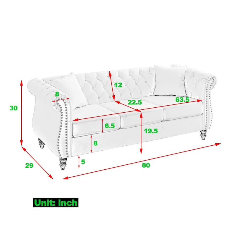 Canapé Chesterfield 3 places en velours beige, accoudoirs roulés, garniture cloutée