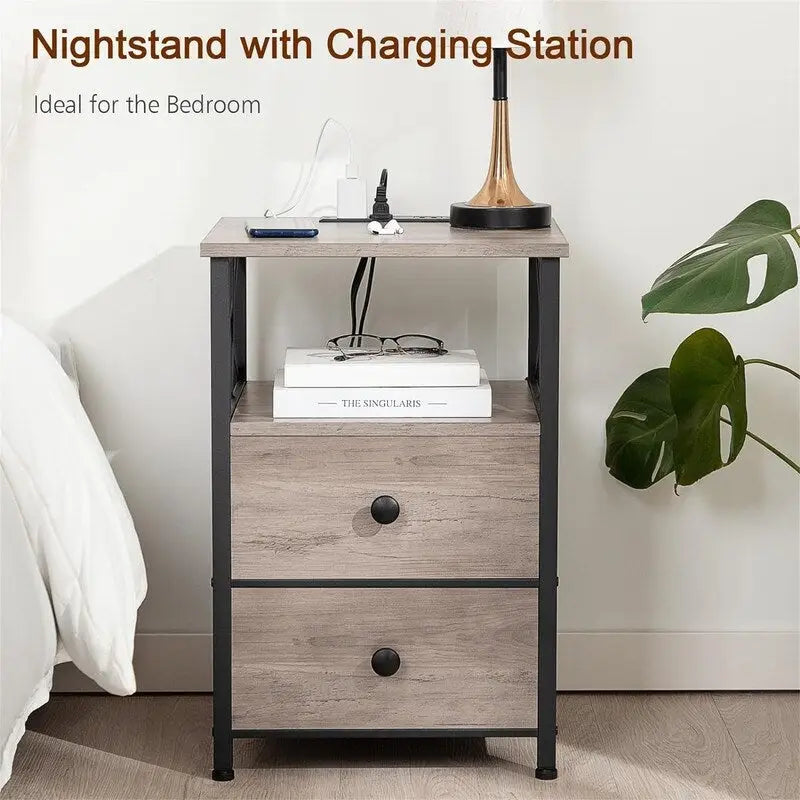 Table de chevet noire avec station de recharge – 15,7P x 13,8L x 23,8H