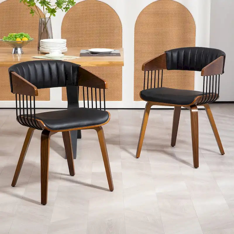 Chaise de salle à manger Beaumont en similicuir noir avec cadre et pieds en bois de noyer