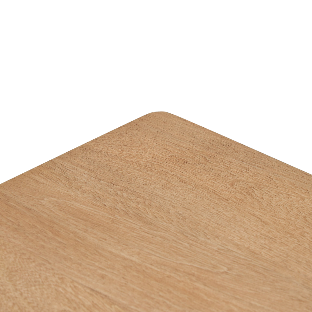 Table d'appoint scandinave en bois de manguier avec détails sculpturaux et tissés
