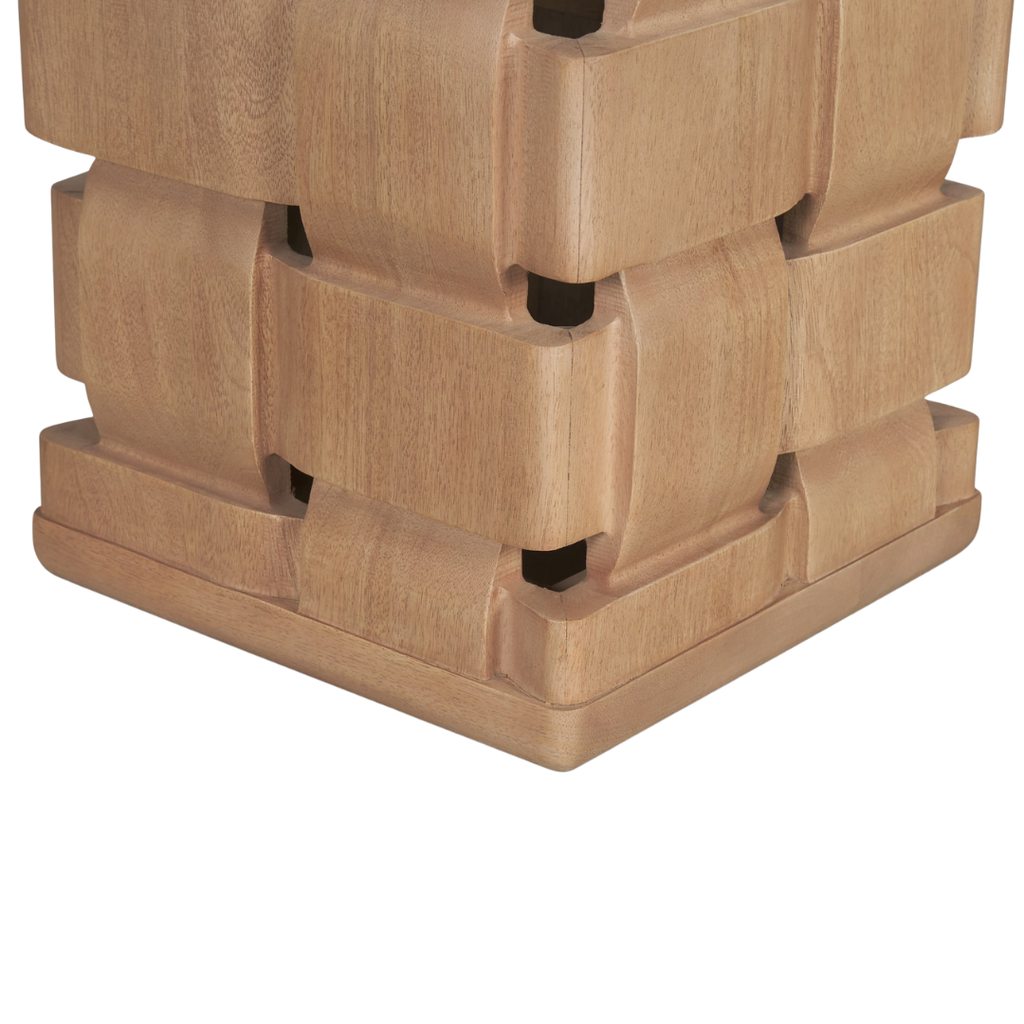 Table d'appoint scandinave en bois de manguier avec détails sculpturaux et tissés
