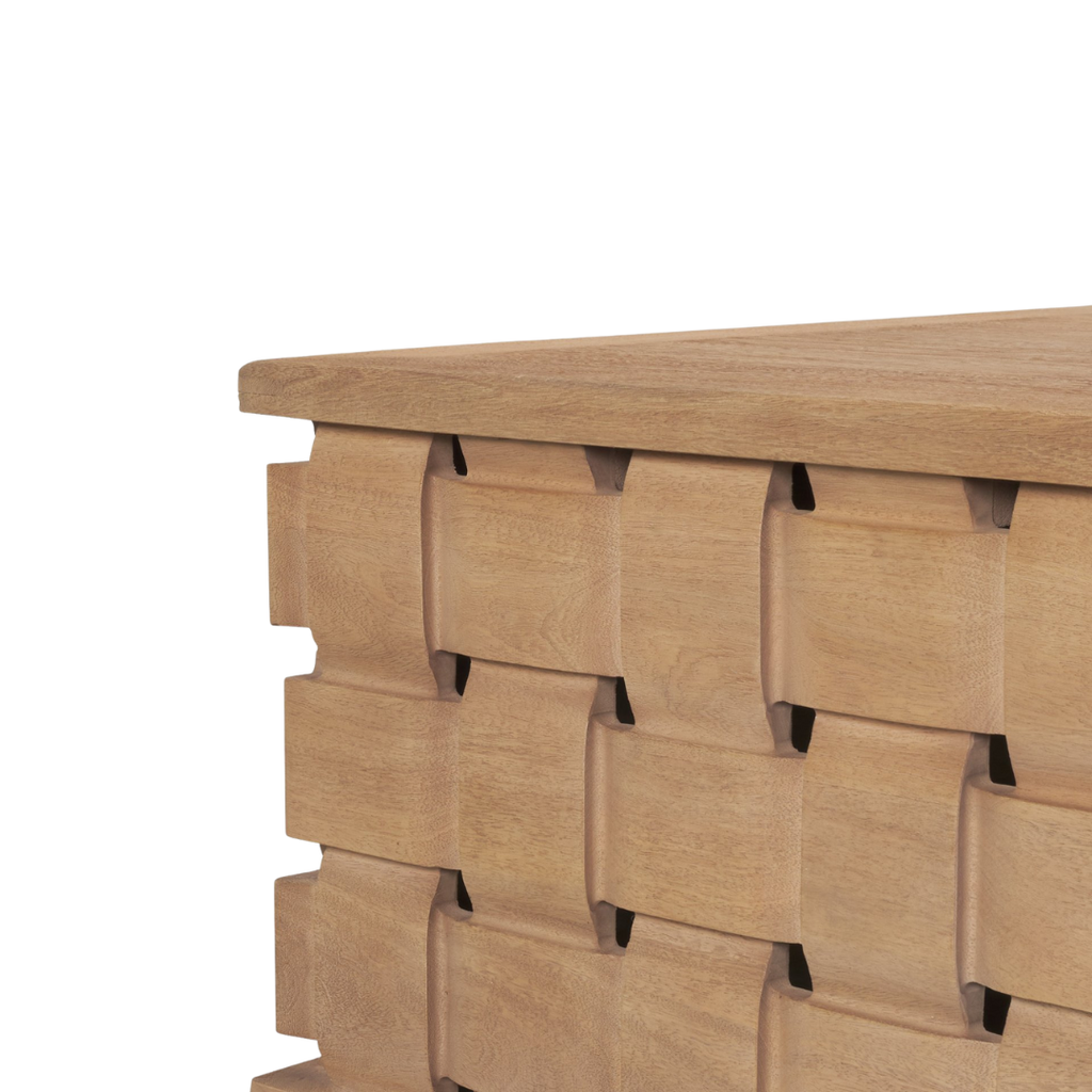 Table basse moderne en bois de manguier avec motifs sculpturaux et géométriques