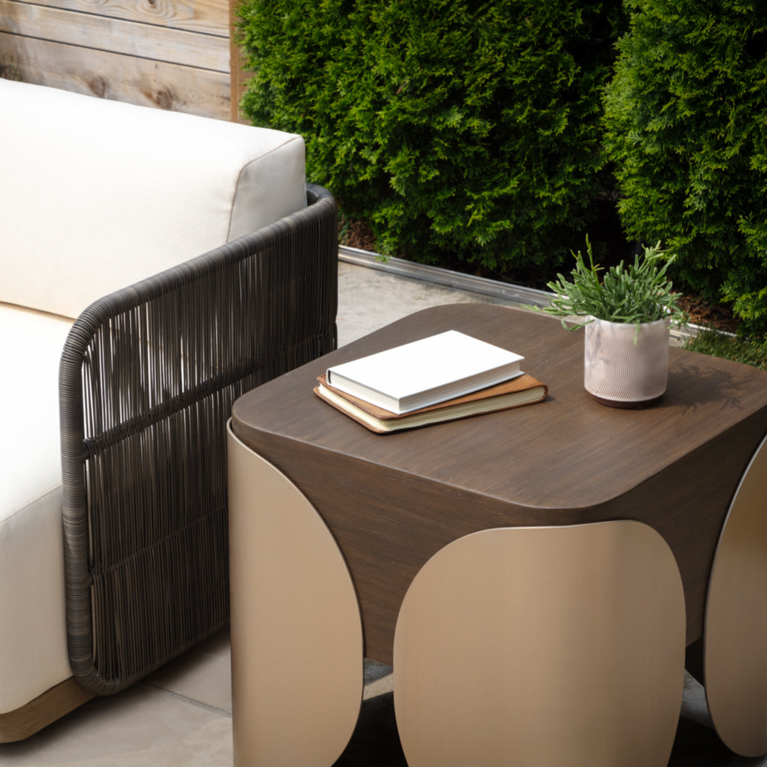 Modern Fibre-Reinforced Concrete Side Table with Sculptural, Round - Outdoor | Powder-Coated Finish