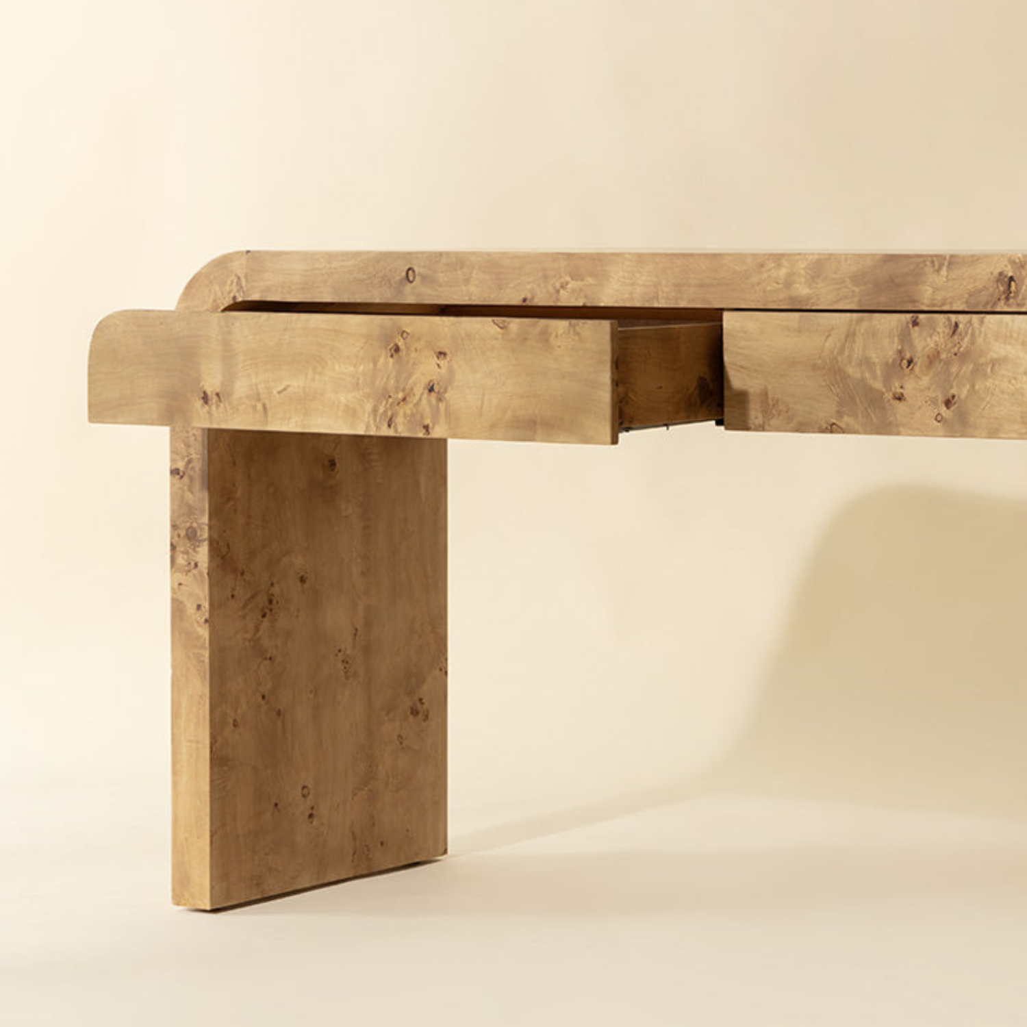 Console en bois de loupe moderne, sculptée et artisanale - Entrée