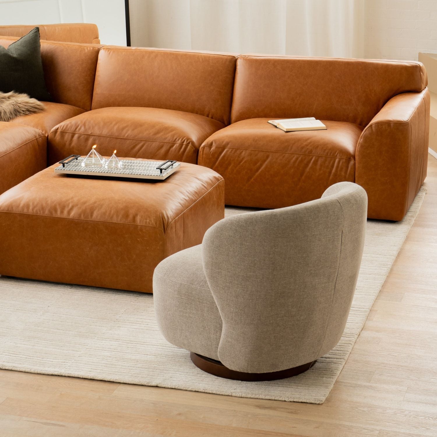 Modern Lounge Chair with Swivel, Round