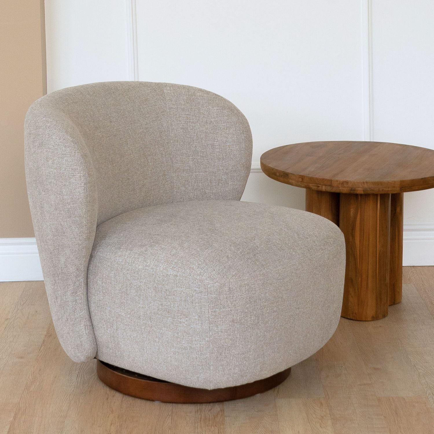 Modern Lounge Chair with Swivel, Round