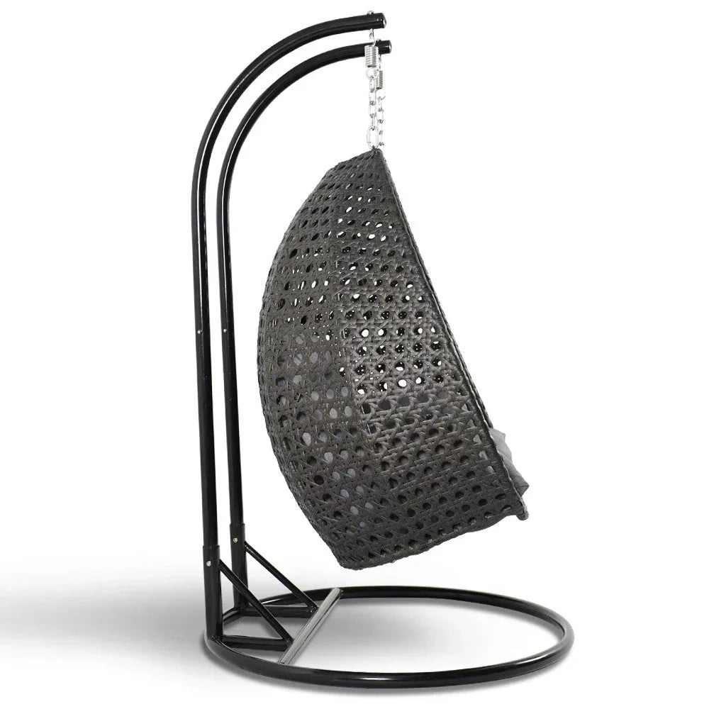 LeisureMod Fauteuil suspendu œuf 2 places avec support - Balançoire / hamac de patio en rotin osier pour extérieur/intérieur avec coussins